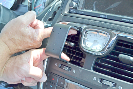 Brodit ProClip-Lancia Grand Voyager 12-15 Center M
