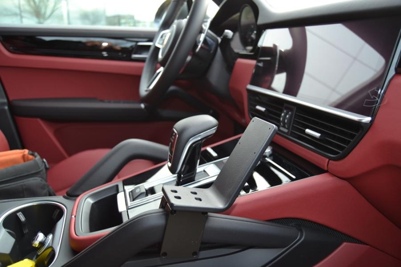 Brodit 855457 support voiture Porsche Cayenne 19-