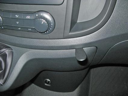Brodit 855063 support Mercedes Benz Vito année 15-, Center mount