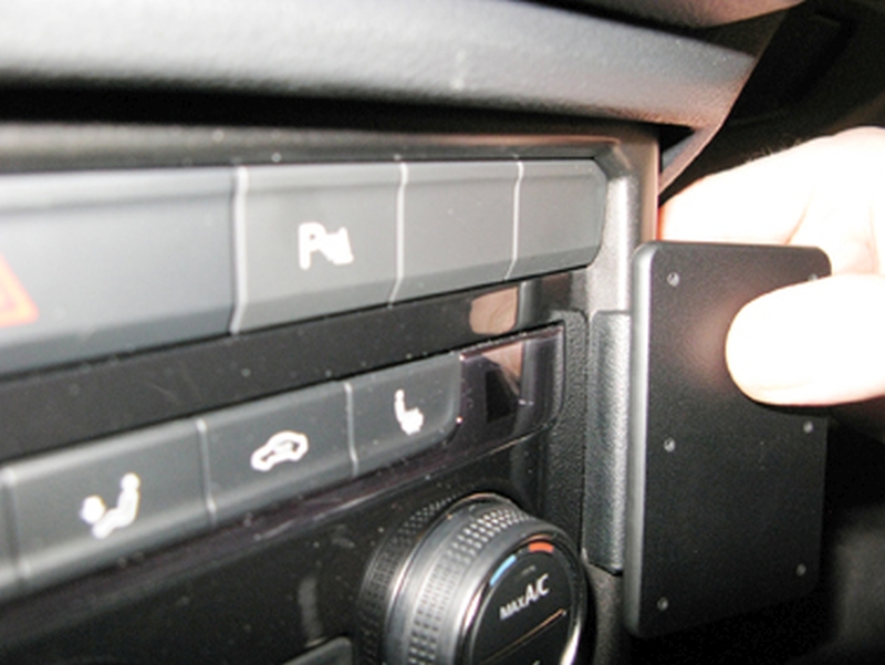 Brodit 855385 Autohalterung VW T-Roc Baujahr 18-, Angled mount