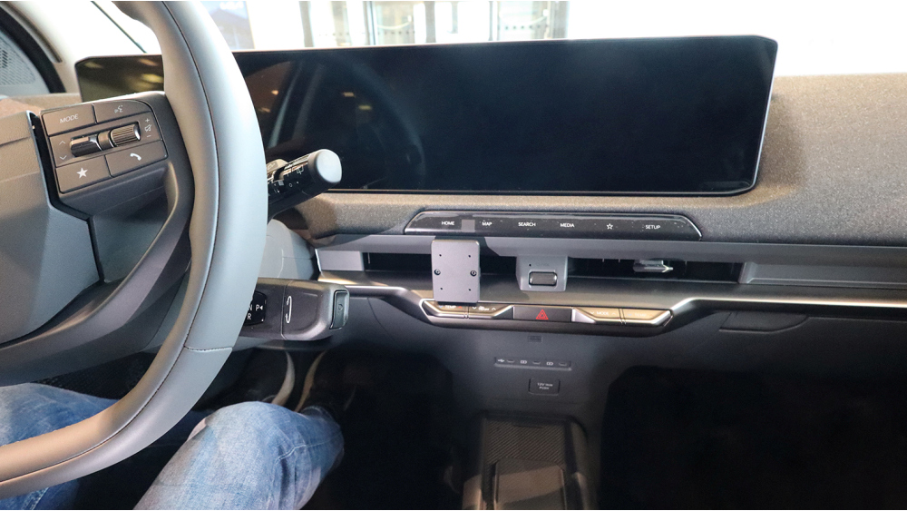 Brodit 856291 support voiture Kia EV2, 27- fixation à la console