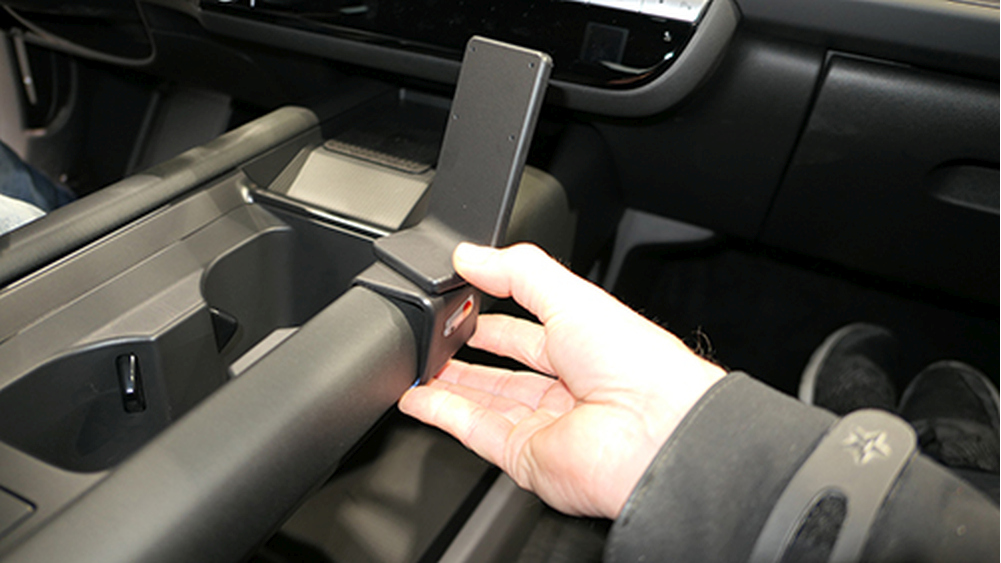 Brodit 835949 support voiture Hyundai Ioniq 6, 23- fixation console centre
